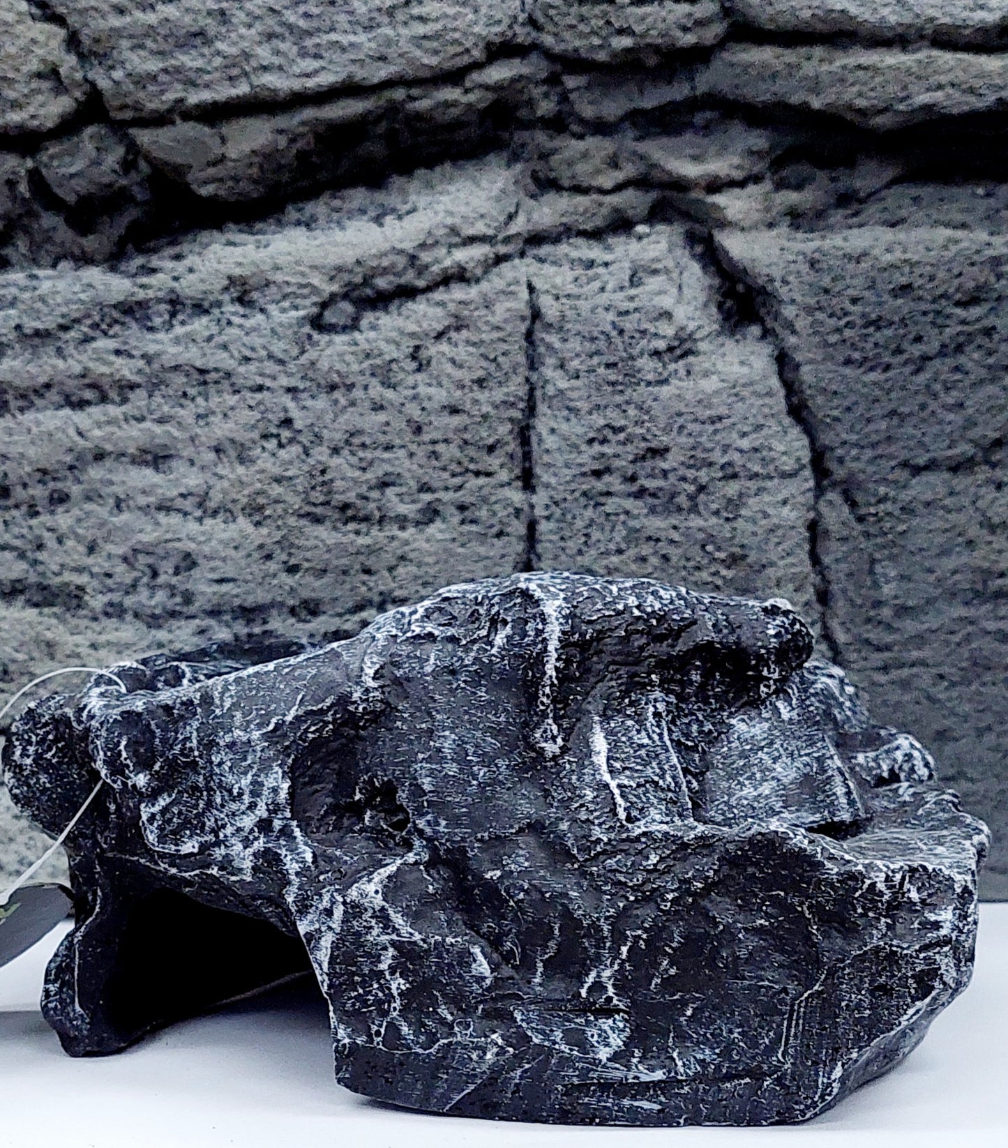 KOMODO resin decoration